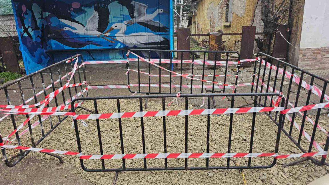 Обезопасиха разрушения тротоар