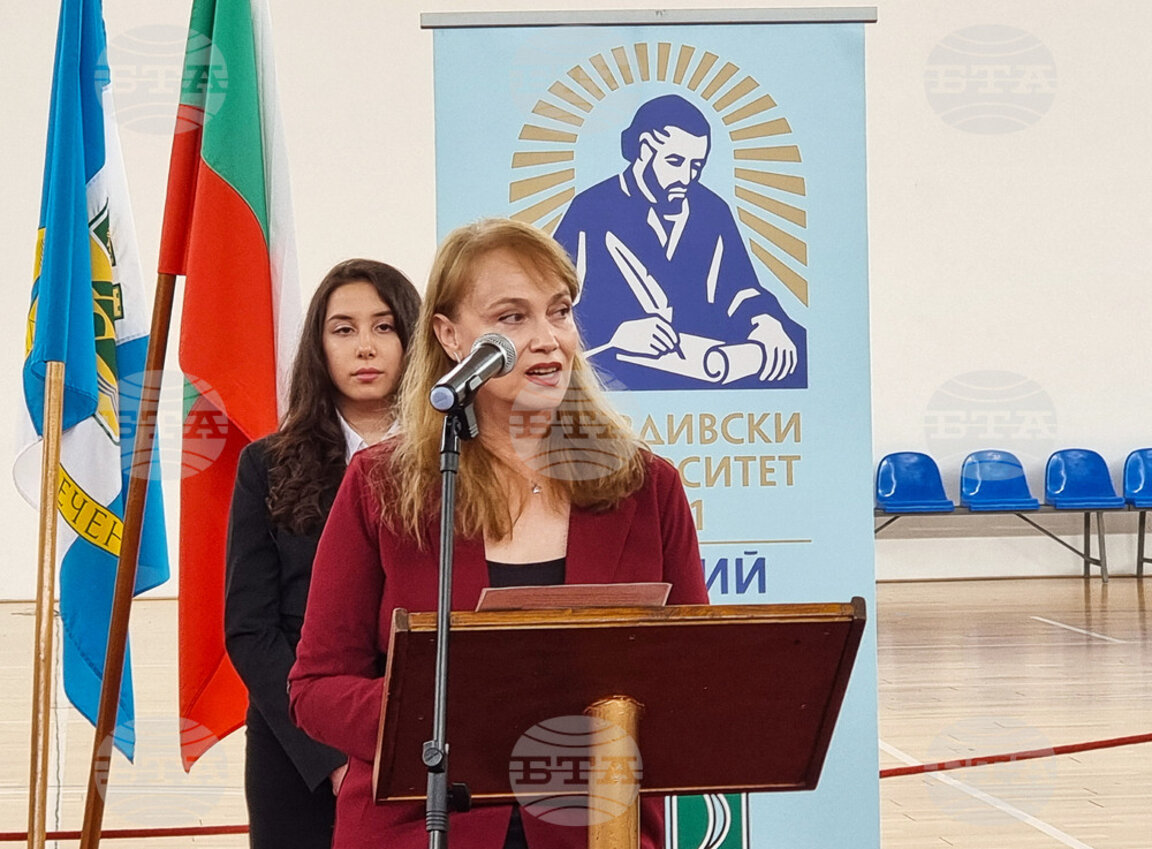 Филолози от ПУ се дипломират