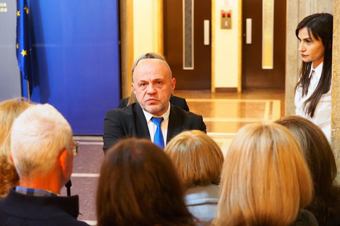 В сградата на Министерския съвет вицепремиерът и министър на иновациите и растежа Томислав Дончев (на снимката) и министърът на финансите Теменужка Петкова дадоха брифинг във връзка с проектите от ПВУ  - 24 март 2025 г.