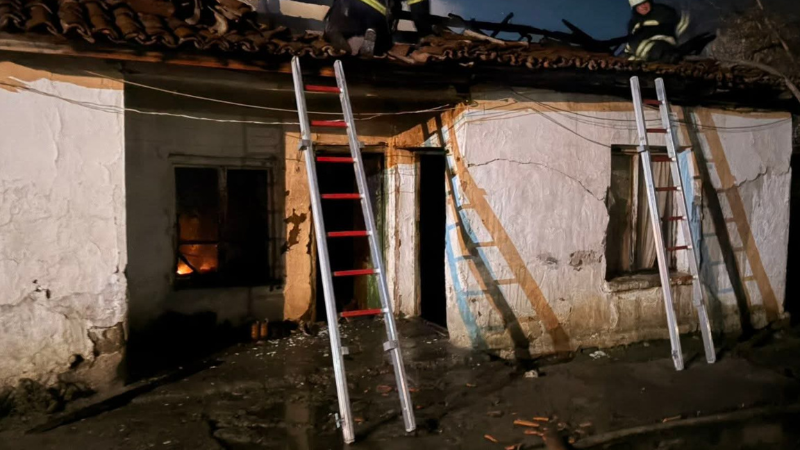 Газова бутилка запали къща в село до Пловдив