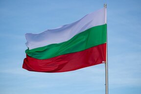 По случай 3 март знакови сгради и паметници са осветени в цветовете на националния трибагреник в Ямбол