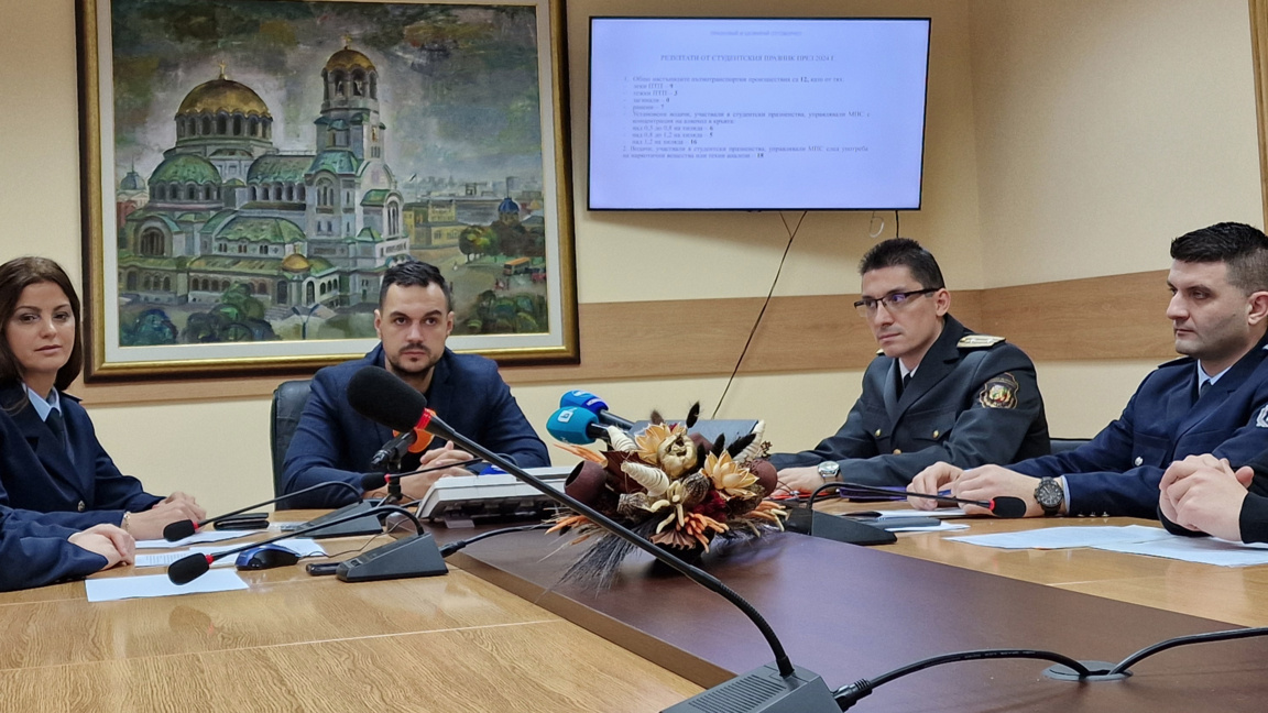 В сградата на Главна дирекция „Националната полиция“ (ГДНП ) се състои брифинг във връзка с предприетите действия за празника на студентите - 8 декември