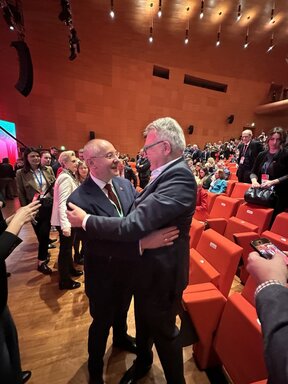 Кандидатът на ПЕС за шеф на ЕК изрази пълна подкрепа за приемането на България в Шенген и по суша