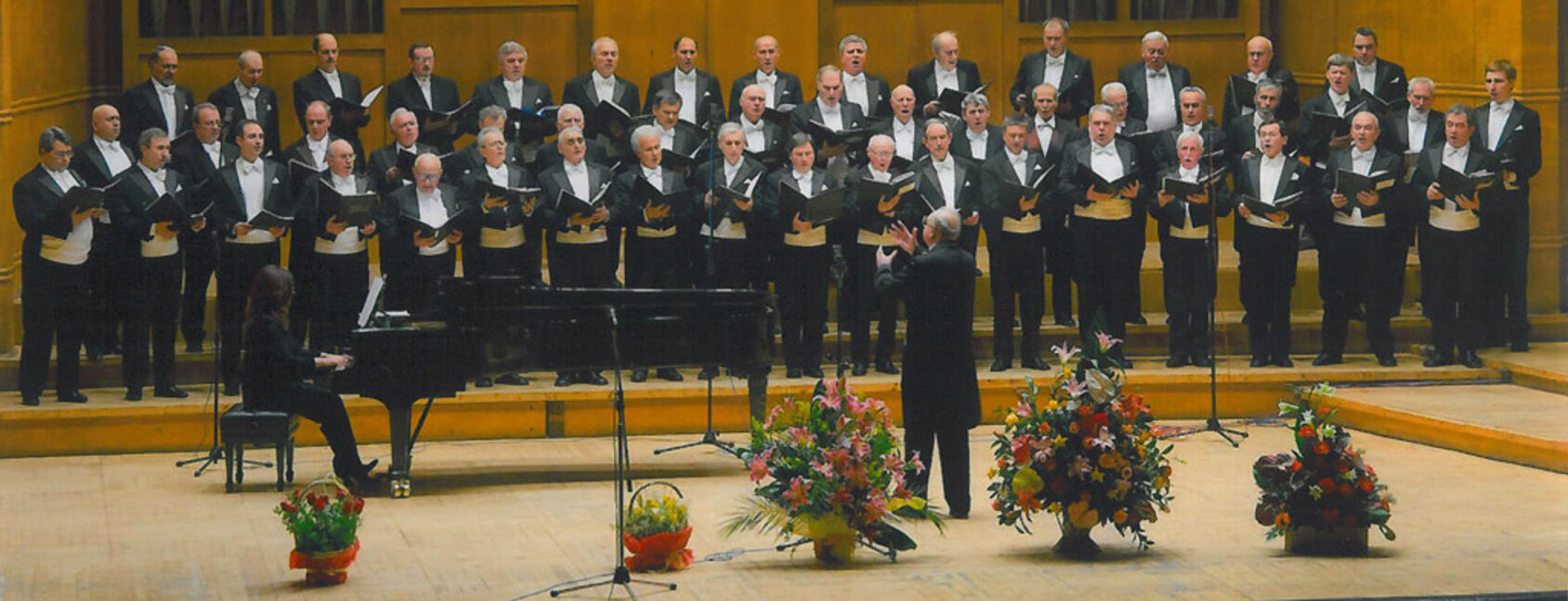 Академичен хор "Гусла" с диригент Валентин Бобевски