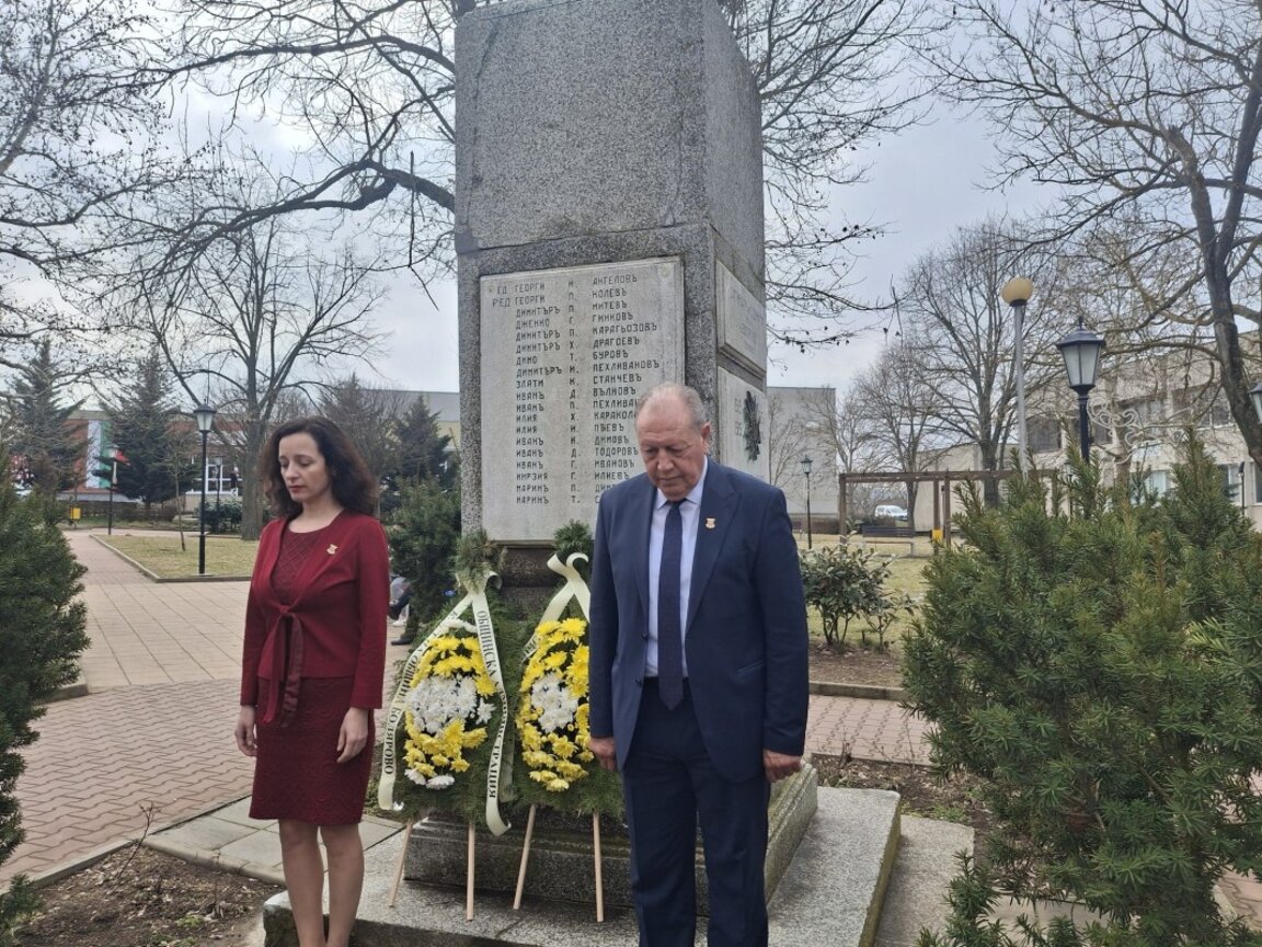 Болярово се преклони пред героите на България