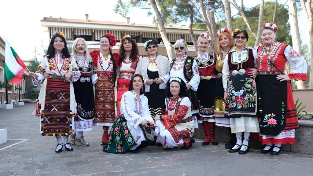 El coro "Rosas blancas" de Pescara hechiza al público con la belleza de la canción folclórica búlgara