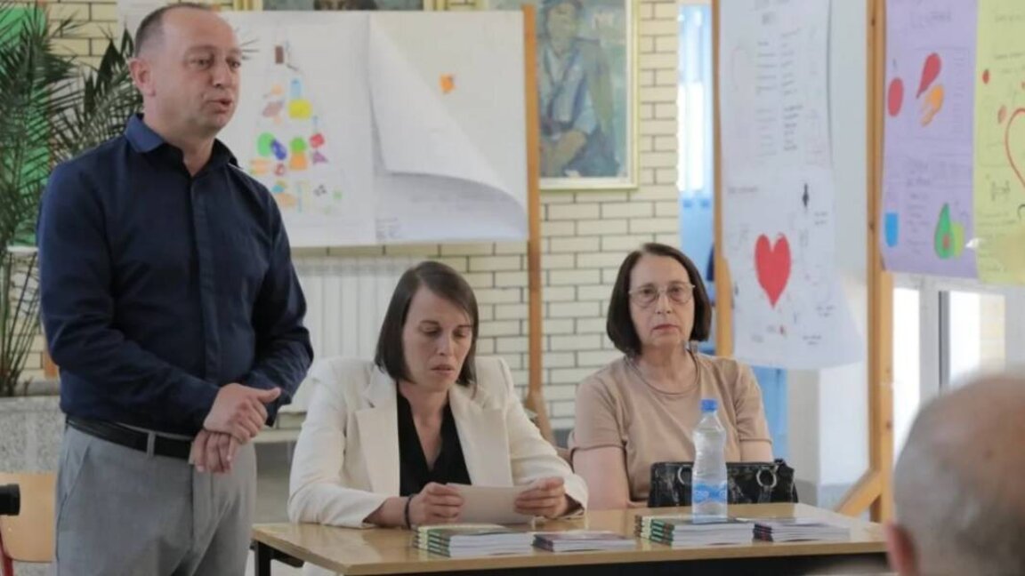 В Цариброд представиха сборник, посветен на българиста проф. Марин Младенов