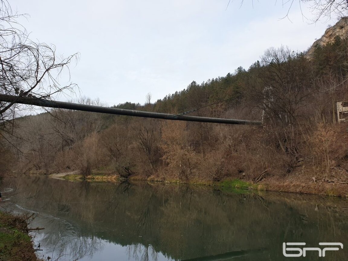 Висящият водопровод.