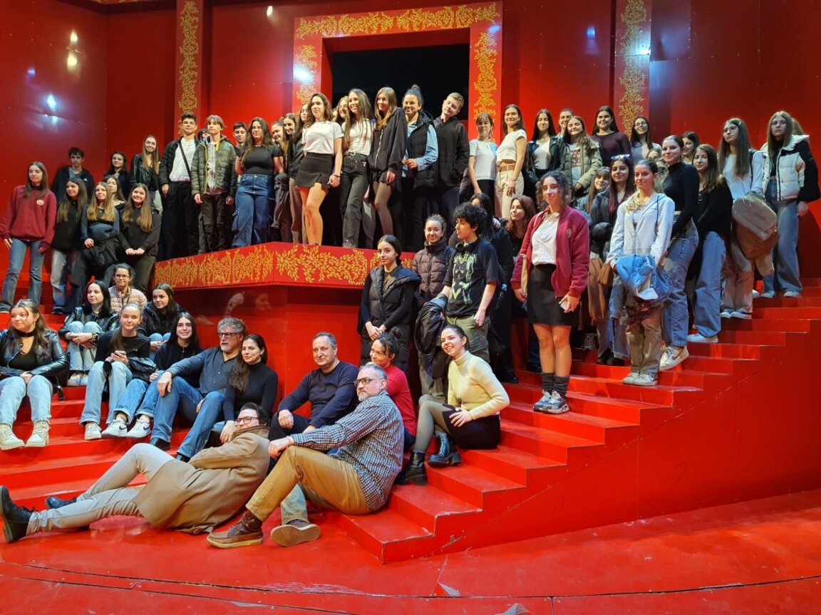 Нова сценична реализация на операта "Риголето" разказаха предпремиерно на ученици в Стара Загора