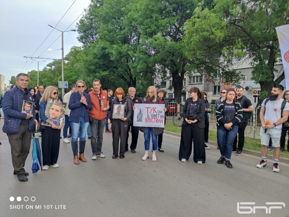 Протест с послание в памет на Ани и Явор на столичния бул. "Сливница"