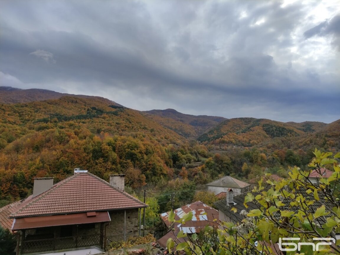 Предимно слънчево време в петък