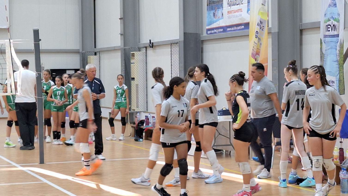 Призьорите от турнира AquaLife Volleyball Challenge