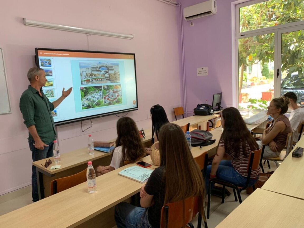 U mbyll me sukses java e tretë e Shkollës Verore të Gjuhës Bullgare në Tiranë
