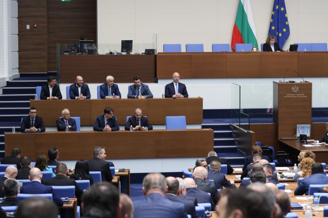 Cabinetul condus de Rosen Jeliazkov supraviețuiește celui de-al doilea vot de neîncredere