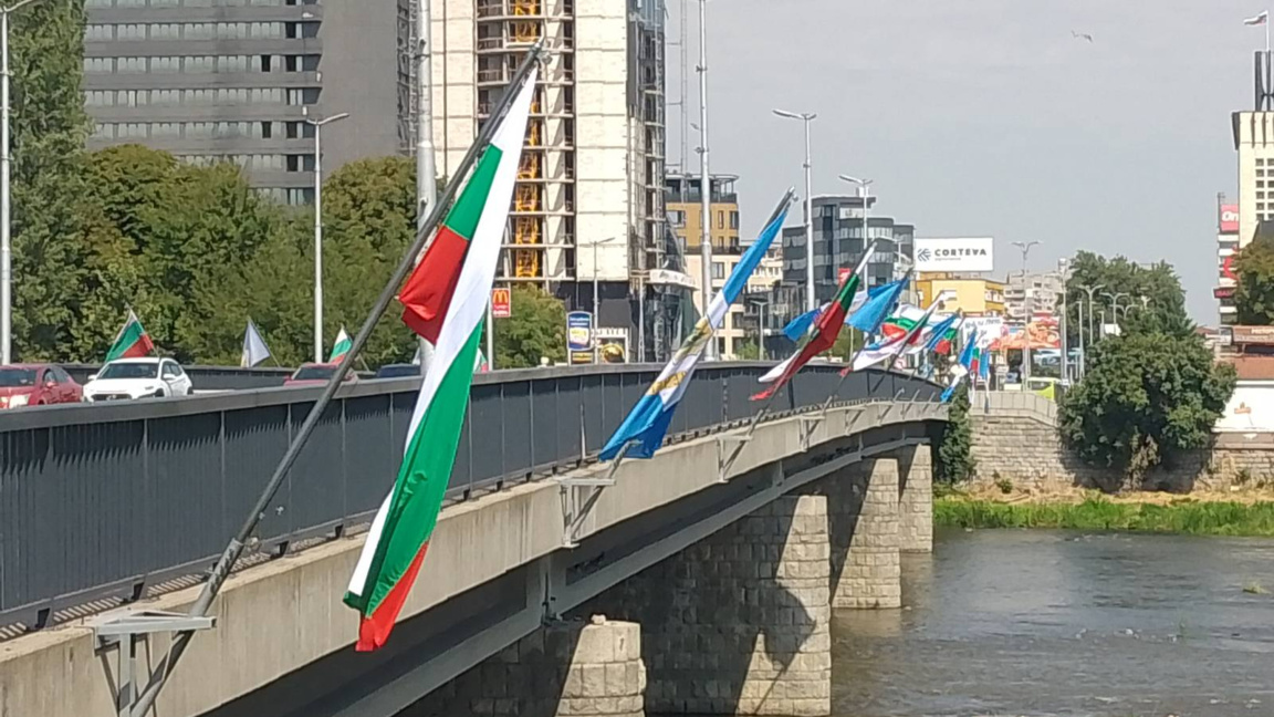 Пловдив посреща Съединението и празника на града с нови знамена