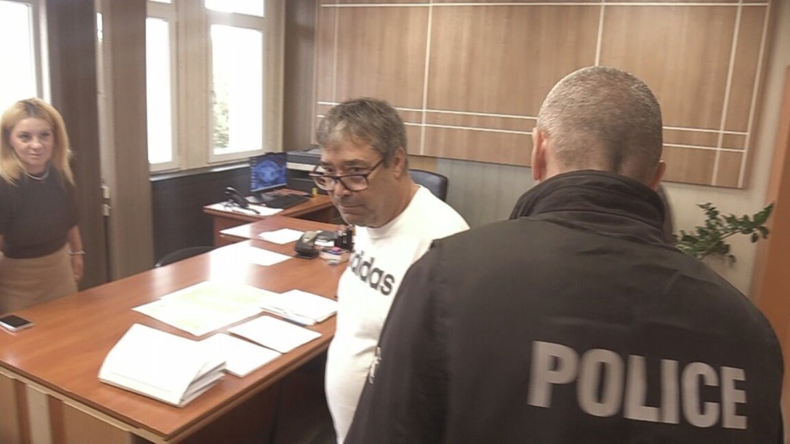 Полиция влезе в РДНСК Бургас и в Община Несебър