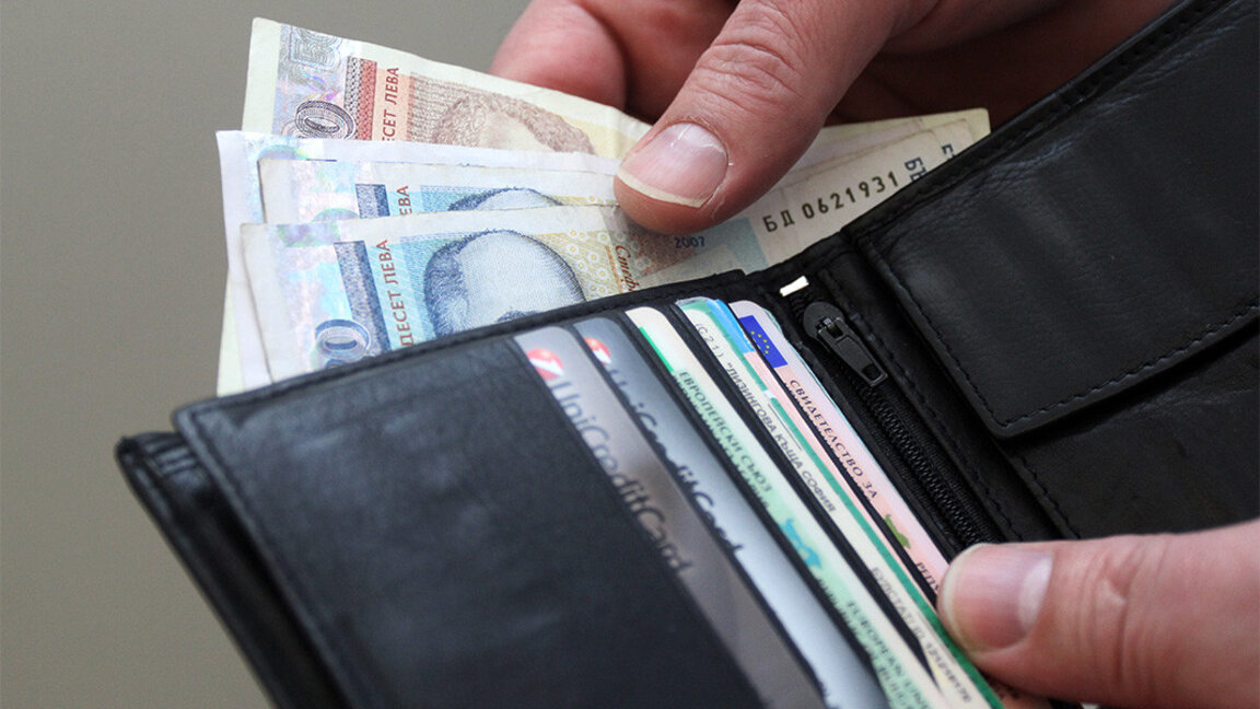 Los ingresos que cobran los búlgaros no pueden compensar la inflación actual