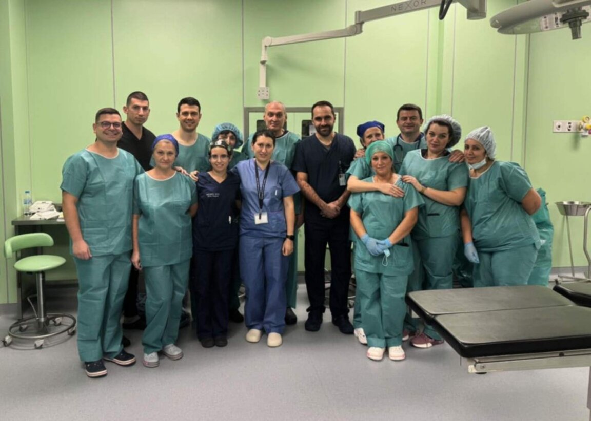 Екипът, осъществил бъбречните трансплантации