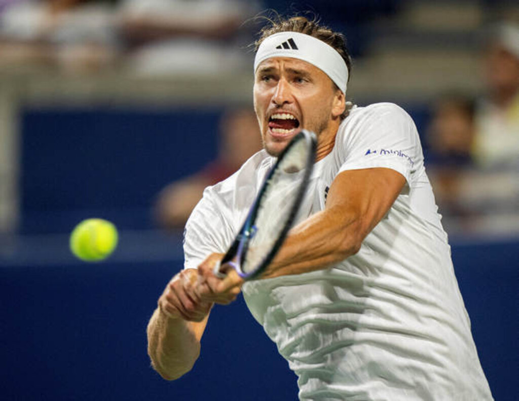 Зверев е на четвъртфинал след отказване на Серундоло