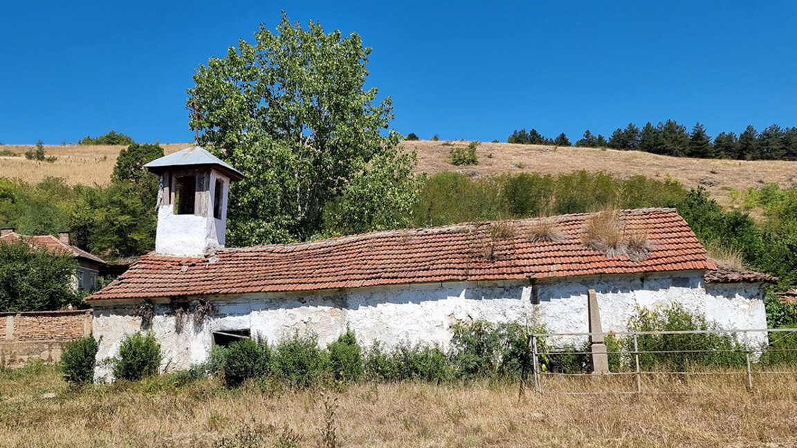 Une église française, vestige des croisades, s’élève encore à Vladimirovo
