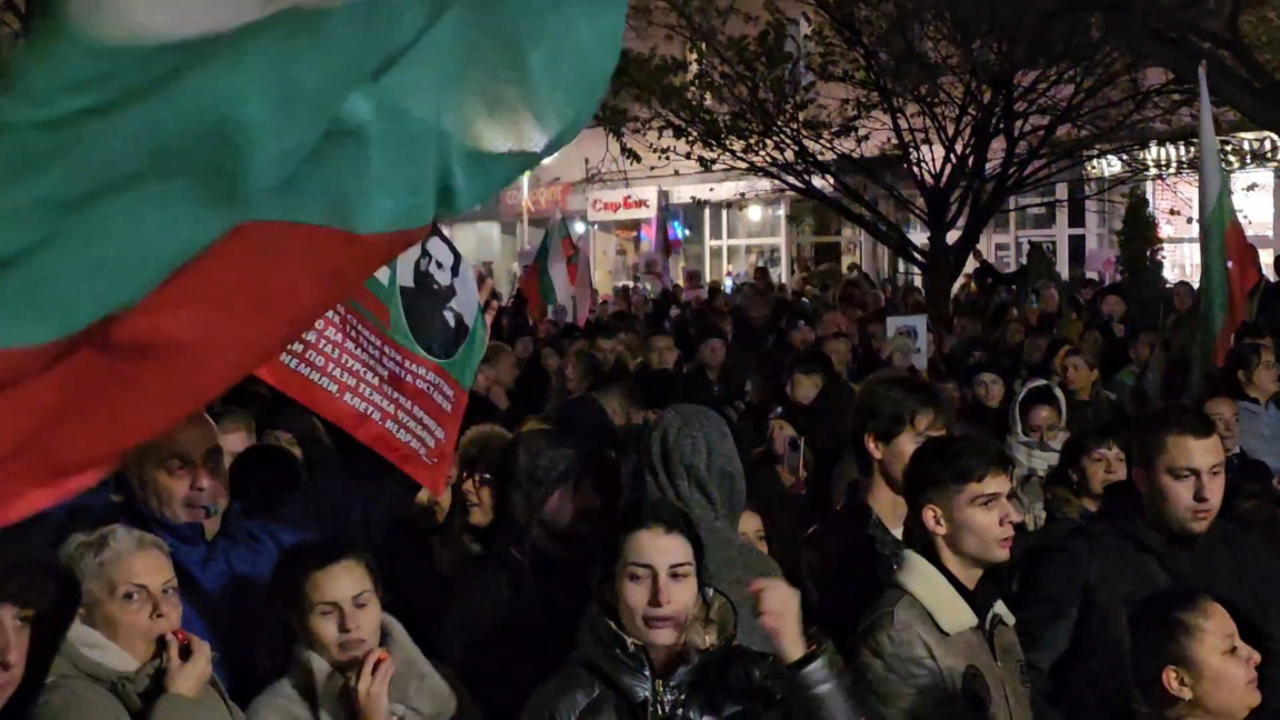 Многохиляден антиправителствен протест и в Сливен