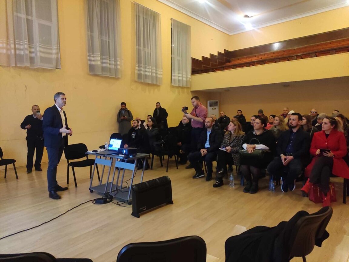 Областният управител спира търга за държавния имот в Сарафово