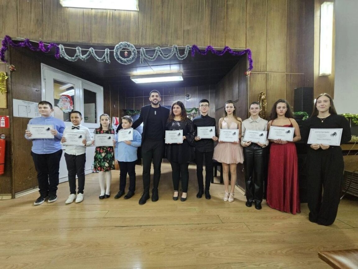 70 години "Илия Бърнев" на сцена с бляскав пиано концерт в Разград