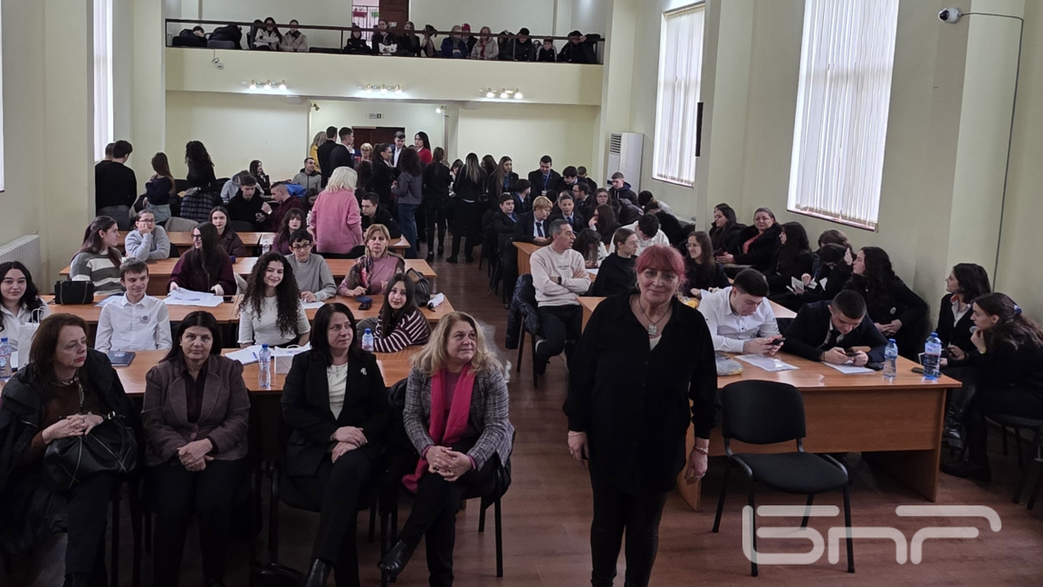 Преди началото на дискусията