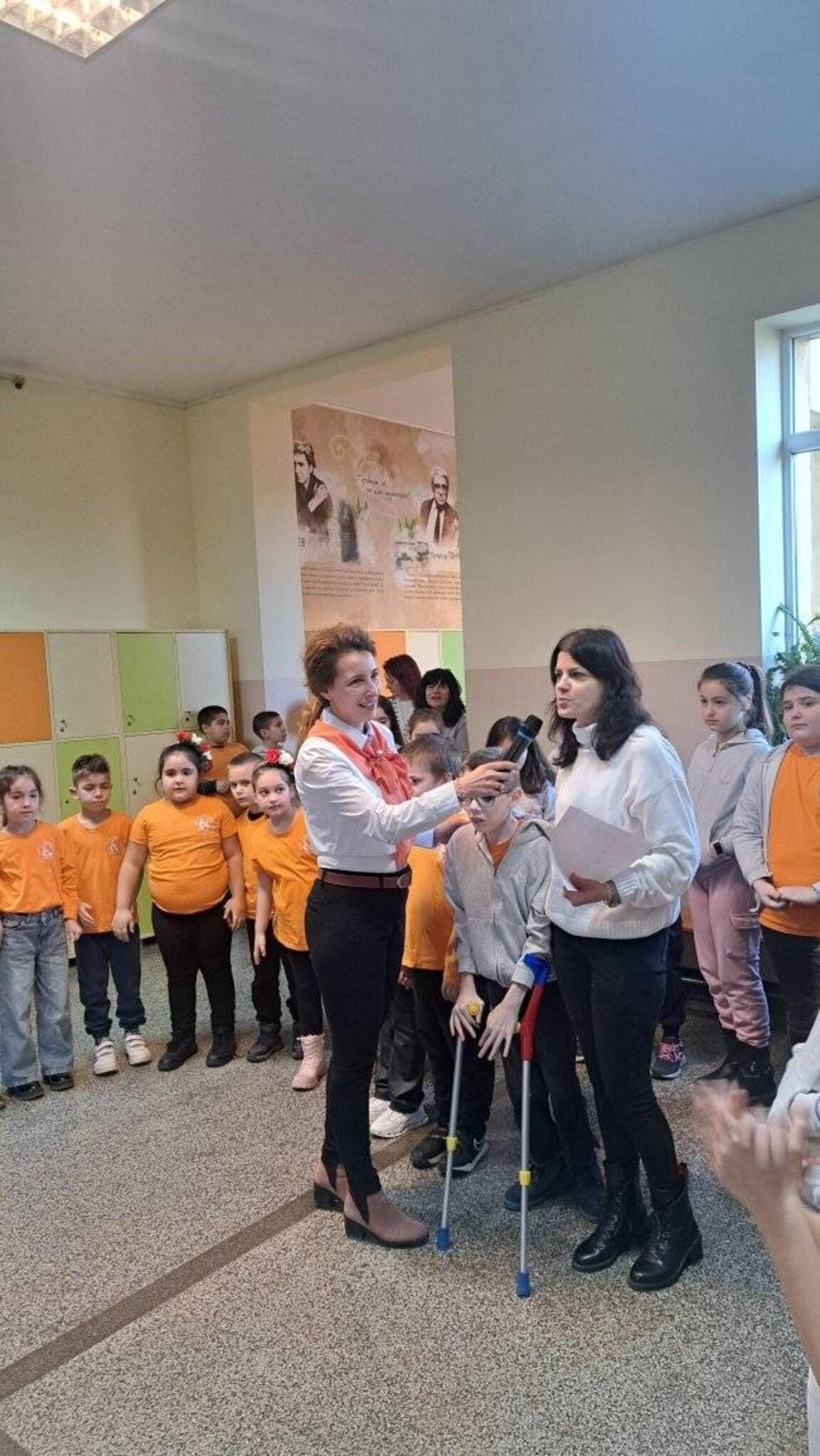 Деца помагат на деца