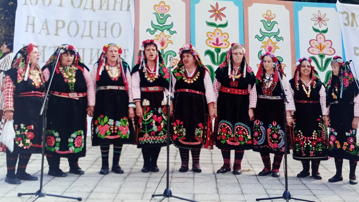 Носии с памет: цветовете на село Калугерово