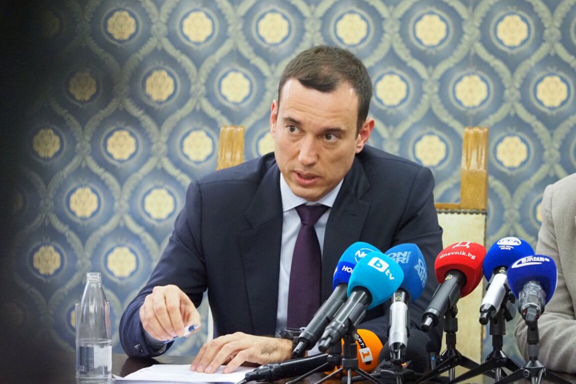 Кметът на София Васил Терзиев говори на брифинга в сградата на Столичната община за управлението през последната една година - 13 ноември 2024 г.
