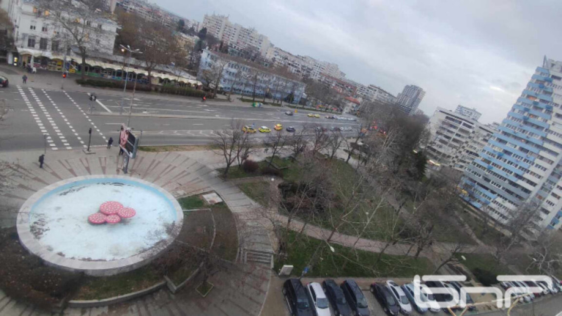 Актуализация на Подробния устройствен план - плана за регулация и застрояване на територията на ж.к. "Лазур" предлага общинската администрация