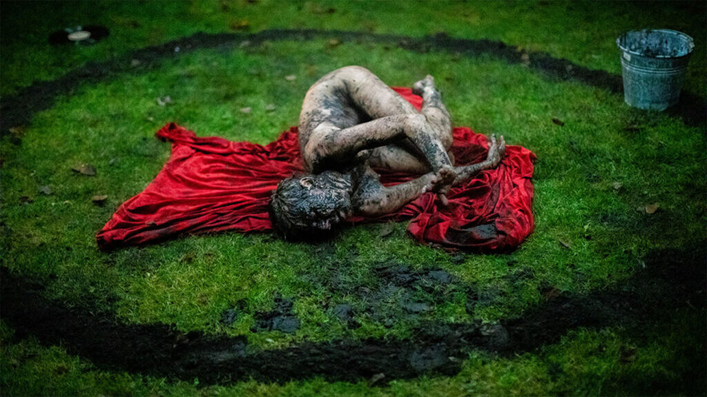 "CRUMBS" - сцена спектакля