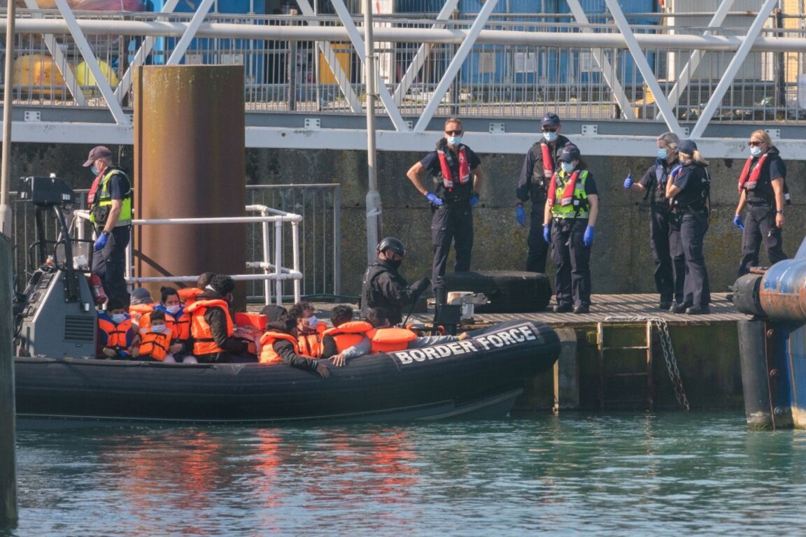 Лондон обмисля да изпраща мигранти и в Ирак