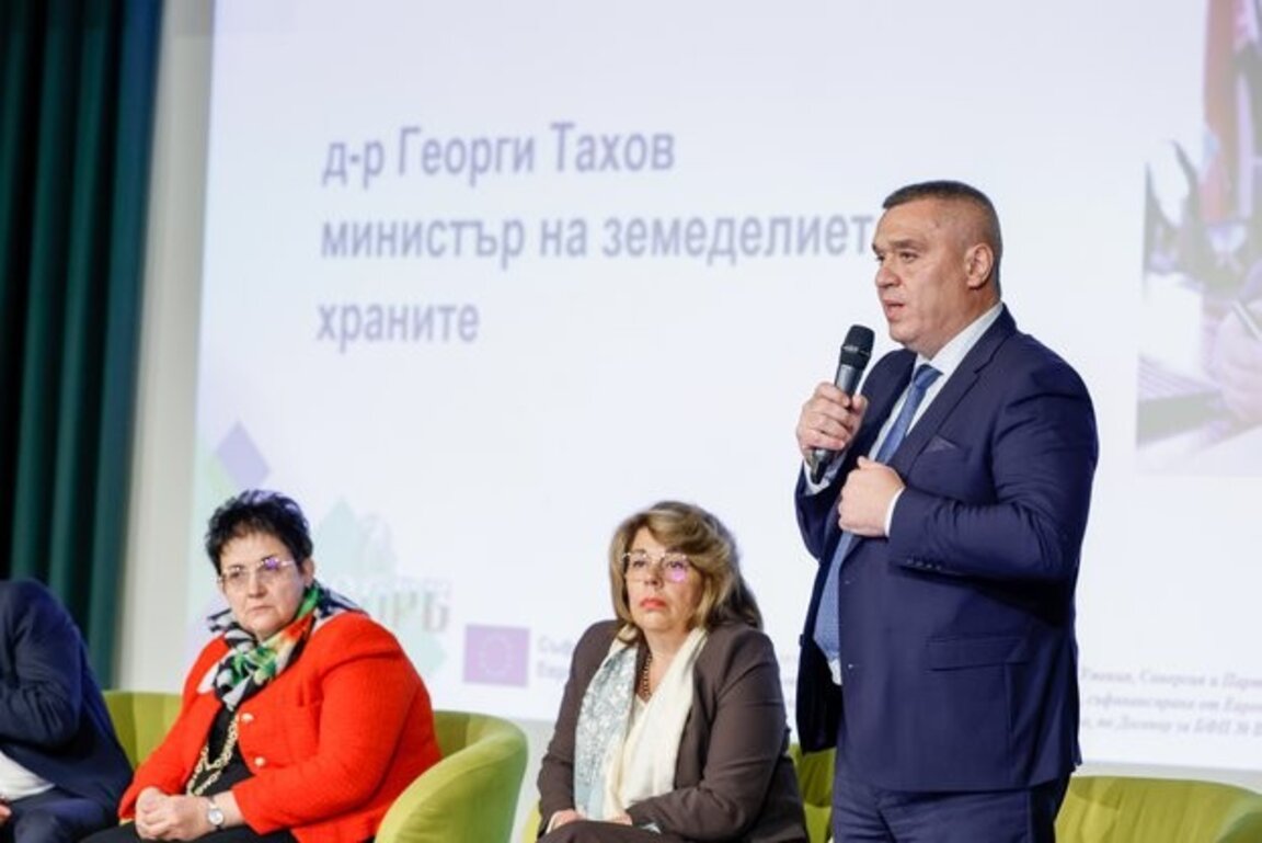На встрече в "Албене" обсуждаются проблемы, с которыми сталкиваются местные власти