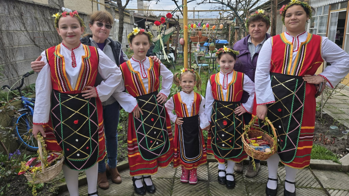 Лазарки наричаха за здраве и берекет 