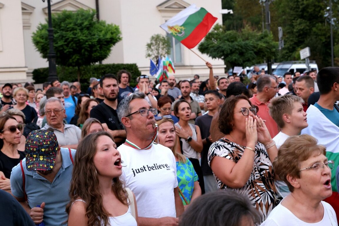 Demonstranten in Sofia fordern Rücktritte von Regierung und Sarafow