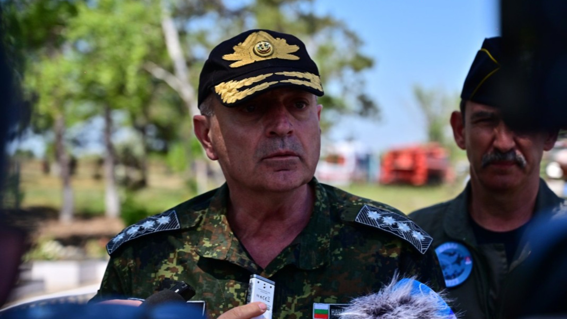 Началникът на отбраната адмирал Емил Ефтимов