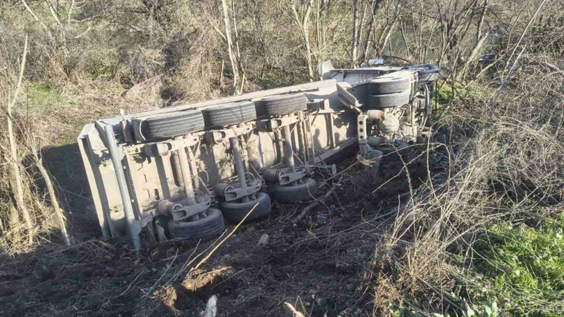 Катастрофирал камион затвори пътя Велико Търново - Русе