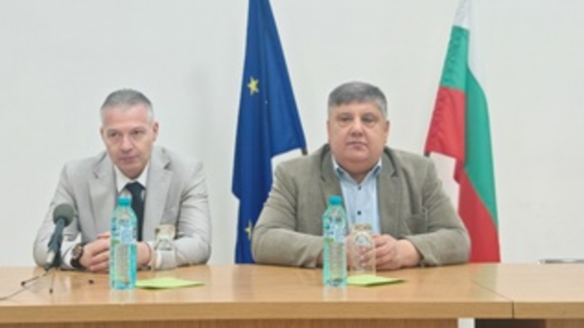 вляво е новият директор старши комисар Георги Георгиев