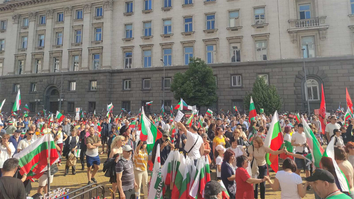 Otra protesta de Renacimiento bloquea el tráfico en torno a la Asamblea Nacional