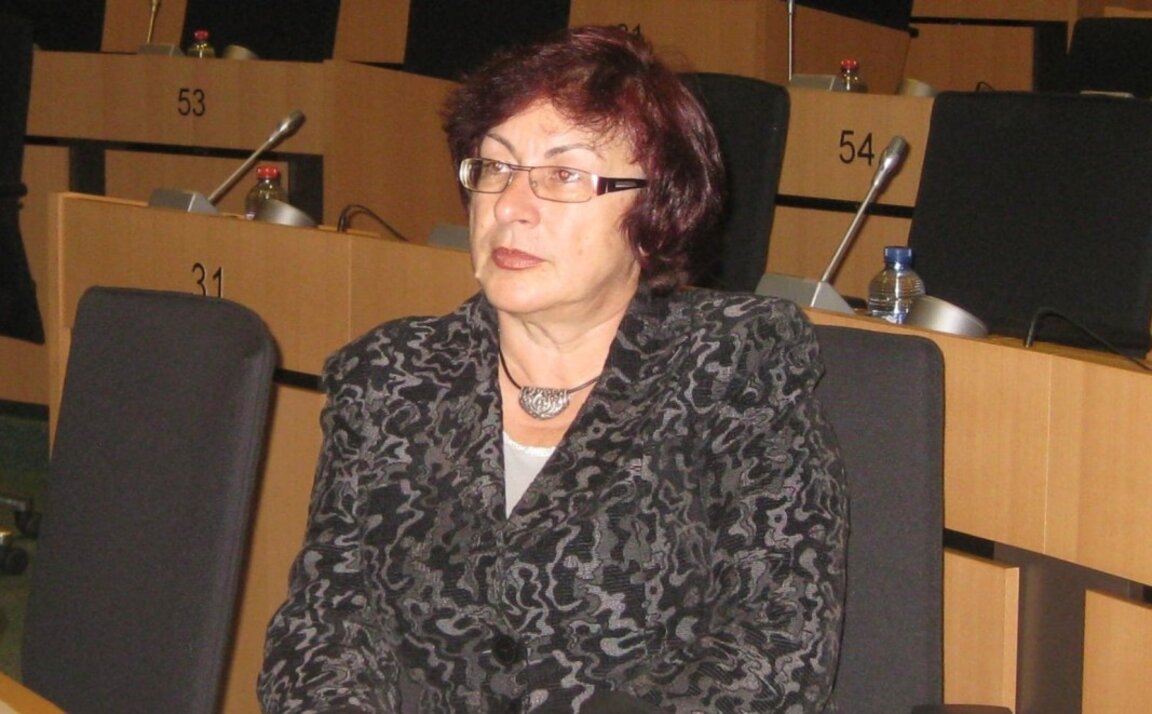 Арх. Петя Назърова