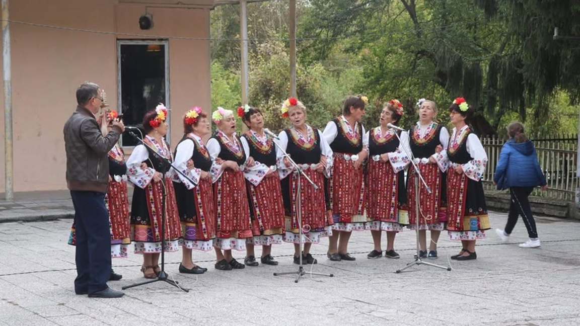 Баница и кокоша чорба за празника в Макариополско