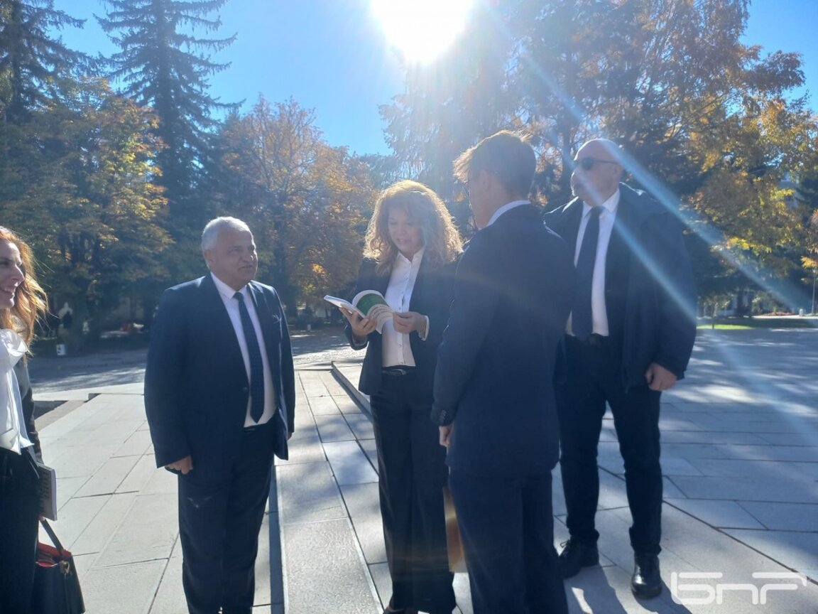 Илияна Йотова: Парламентът е нелегитимен