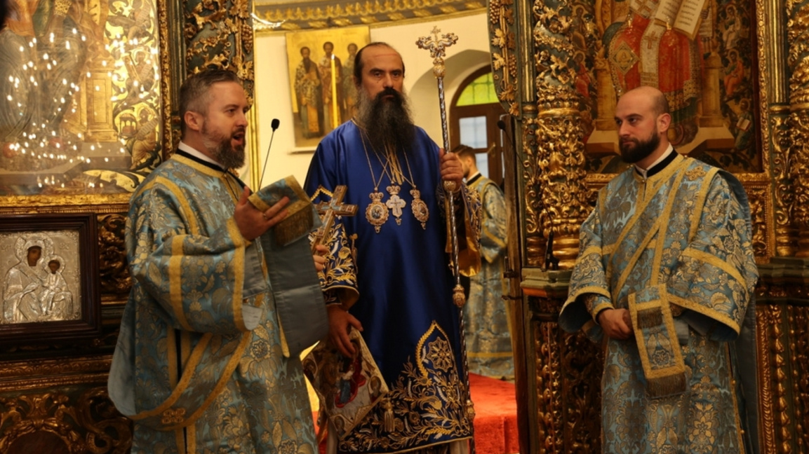 Patriarkët Daniil dhe Bartolomeu bashkëmeshuan në Stamboll