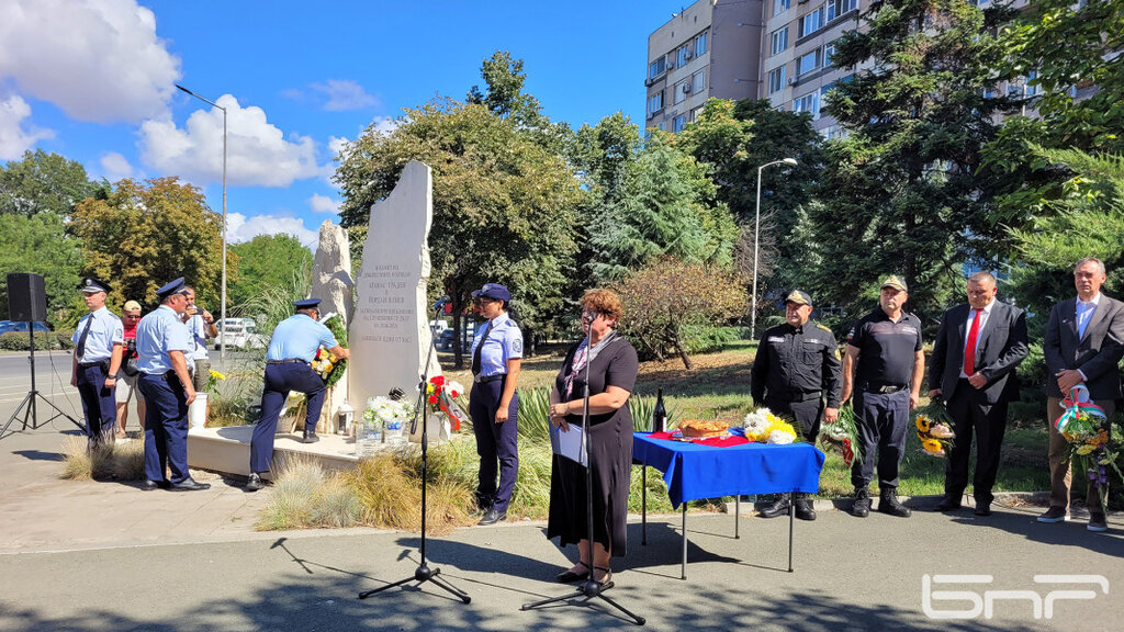 В Бургас почетоха трета годишнина от гибелта на полицаите Атанас Градев и Йордан Илиев