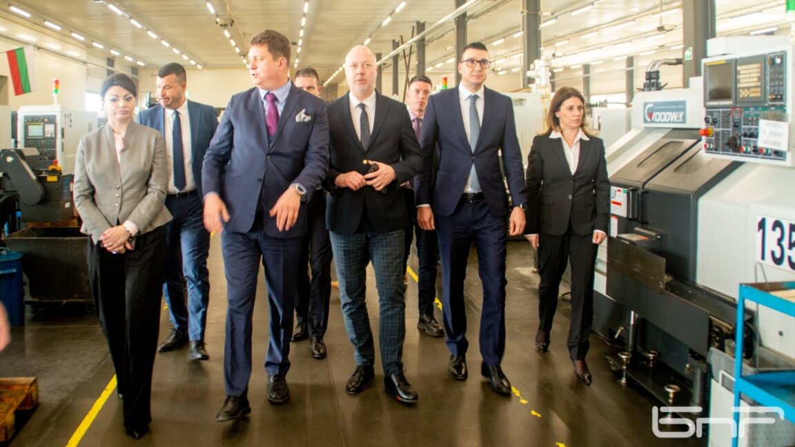 Росен Желязков е удовлетворен от видяното в оръжейните заводи