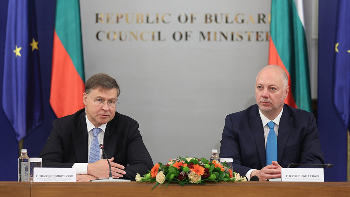 Премьер Желязков: Принятие евро не означает ухода от национальной валюты