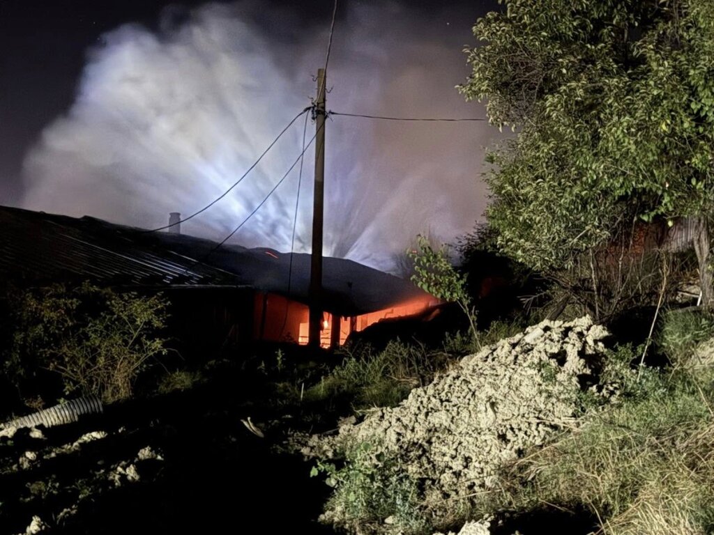 Напълно потушен е пожарът в кравефермата край Лясковец