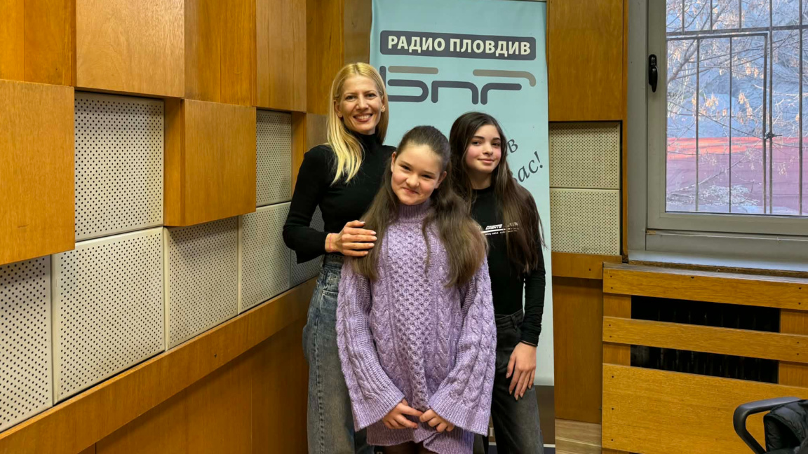 от ляво надясно Снежана Павлова, Рая Ангелова, Мариана Манчева